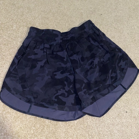 Lululemon Shorts 5 inch - Picture 1 of 4